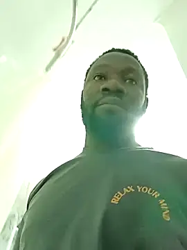 Snapshot of shoodly99 chatting on 11/07/25, 01:54 shoodly99 online show from 11/07/25, 01:54