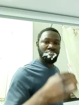 Snapshot of shoodly99 chatting on 11/06/25, 02:15 shoodly99 online show from 11/06/25, 02:15