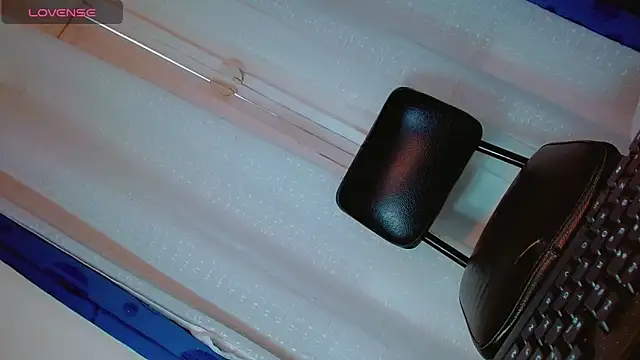 Snapshot of chairahot2 chatting on 11/23/25, 03:44 chairahot2 online show from 11/23/25, 03:44