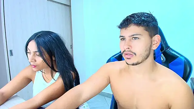 Snapshot of sophia_and_alex chatting on 10/29/25, 12:20 sophia and alex online show from 10/29/25, 12:20