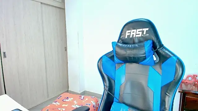 Snapshot of sophia_and_alex chatting on 12/03/25, 11:47 sophia and alex online show from 12/03/25, 11:47