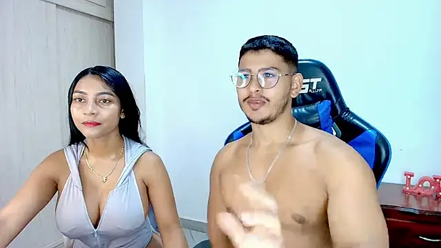 Snapshot of sophia_and_alex chatting on 11/24/25, 03:56 sophia and alex online show from 11/24/25, 03:56