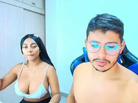 Snapshot of sophia_and_alex chatting on 10/30/25, 09:01 sophia and alex online show from 10/30/25, 09:01