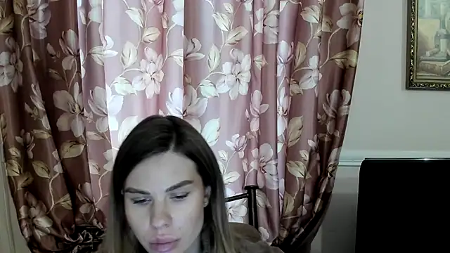 Snapshot of LinaBey chatting on 02/19/26, 12:35 LinaBey online show from 02/19/26, 12:35