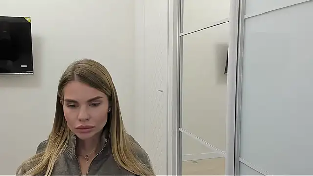 LinaBey online show from 10/30/25, 03:20