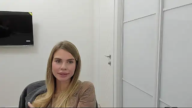 LinaBey online show from 10/29/25, 05:23