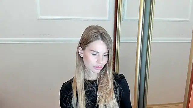 Snapshot of LinaBey chatting on 11/30/25, 07:53 LinaBey online show from 11/30/25, 07:53