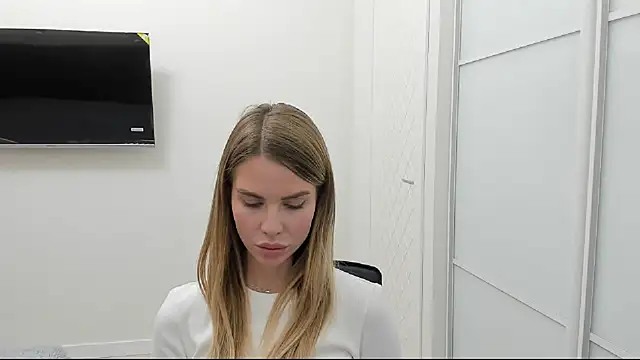 LinaBey online show from 10/26/25, 04:07