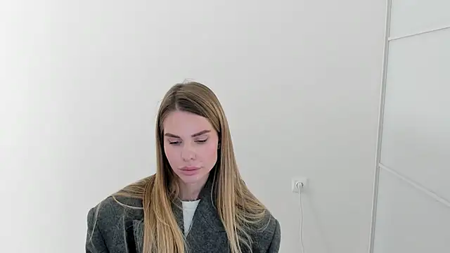 Snapshot of LinaBey chatting on 11/15/25, 12:53 LinaBey online show from 11/15/25, 12:53