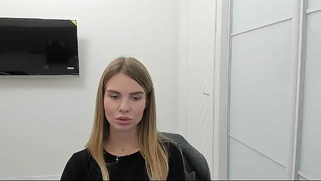 LinaBey online show from 10/27/25, 01:23