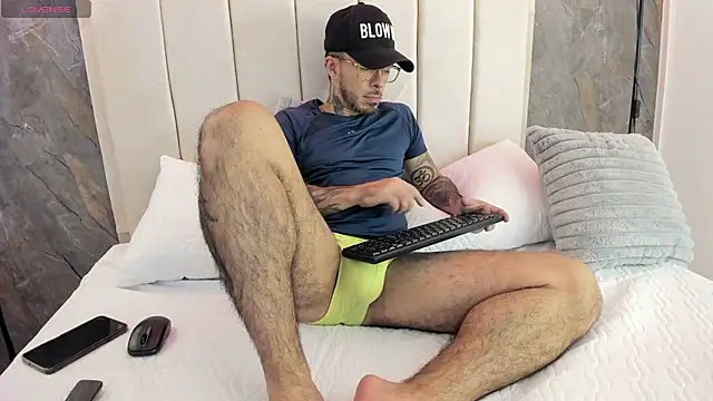 Snapshot of axel_tatto chatting on 10/27/25, 07:26 axel tatto online show from 10/27/25, 07:26