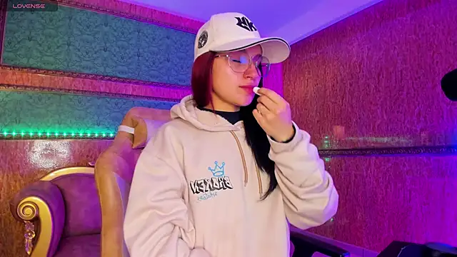 Snapshot of Ale_sweety_ chatting on 12/03/25, 12:37 Ale sweety online show from 12/03/25, 12:37