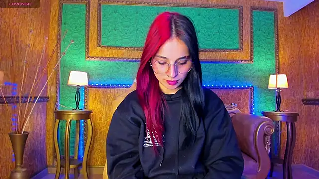 Snapshot of Ale_sweety_ chatting on 12/15/25, 12:33 Ale sweety online show from 12/15/25, 12:33