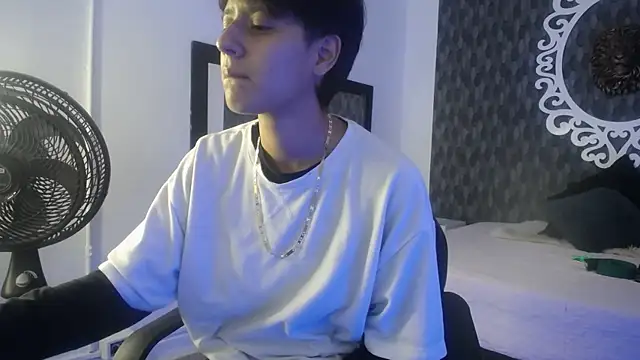 Ghost  Girl  online show from 11/02/25, 01:32