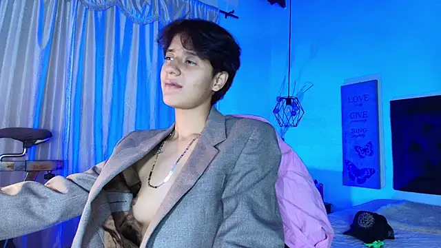 Ghost  Girl  online show from 11/06/25, 03:10