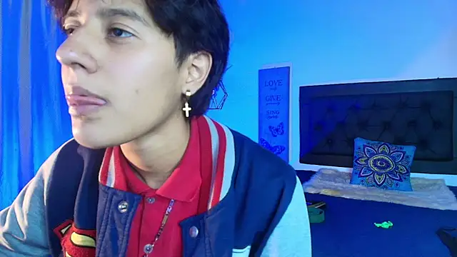 Ghost  Girl  online show from 11/11/25, 01:44