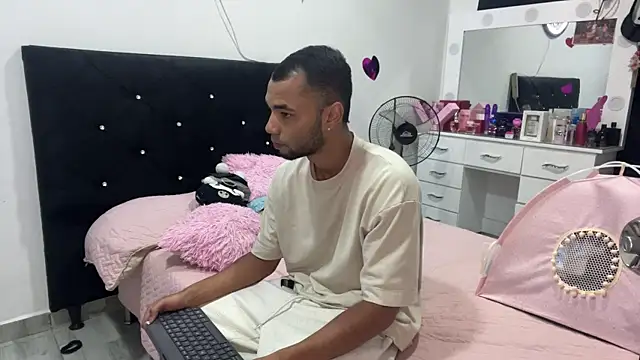 Hot2gether69 online show from 02/17/26, 01:25