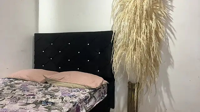 Hot2gether69 online show from 04/15/26, 02:50