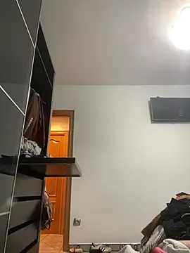 Snapshot of Dondeloquieras4 chatting on 02/21/26, 11:12 Dondeloquieras4 online show from 02/21/26, 11:12