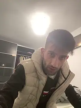 Snapshot of Dondeloquieras4 chatting on 02/22/26, 05:03 Dondeloquieras4 online show from 02/22/26, 05:03