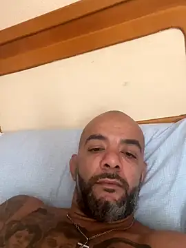 latino2211 online show from 10/28/25, 12:26