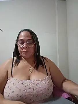 Snapshot of Angie_milf50 chatting on 06/11/26, 01:16 Angie milf50 online show from 06/11/26, 01:16