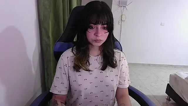 Snapshot of Annagoth_ chatting on 11/06/25, 10:03 Annagoth online show from 11/06/25, 10:03