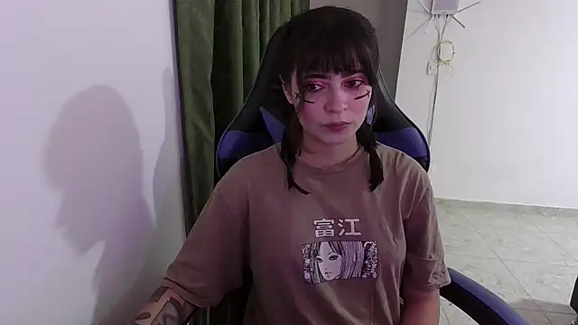 Snapshot of Annagoth_ chatting on 10/27/25, 12:44 Annagoth  online show from 10/27/25, 12:44