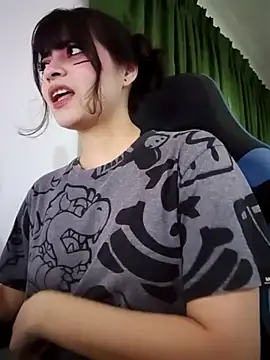 Snapshot of Annagoth_ chatting on 11/27/25, 04:40 Annagoth online show from 11/27/25, 04:40