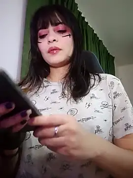 Snapshot of Annagoth_ chatting on 11/21/25, 05:28 Annagoth online show from 11/21/25, 05:28