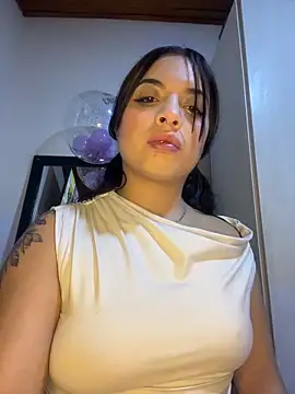 Im Saraaaa online show from 02/13/26, 05:18