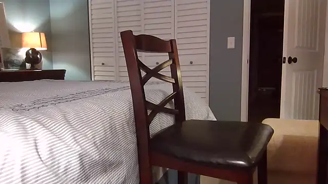 Snapshot of Hooshung_mvers8 chatting on 11/25/25, 02:12 Hooshung mvers8 online show from 11/25/25, 02:12