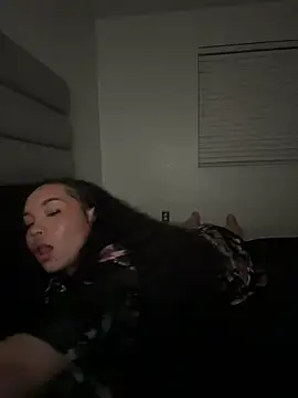 Snapshot of nikkiloveee chatting on 02/16/26, 03:27 nikkiloveee online show from 02/16/26, 03:27