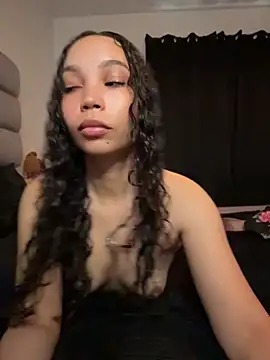 nikkiloveee online show from 04/13/26, 06:34