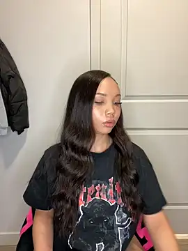 nikkiloveee online show from 11/26/25, 06:13