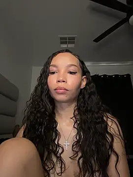 nikkiloveee online show from 04/04/26, 06:58