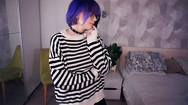 KellePourier online show from 10/31/25, 06:04