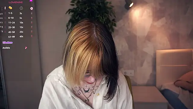 Snapshot of KellePourier chatting on 02/14/26, 06:19 KellePourier online show from 02/14/26, 06:19