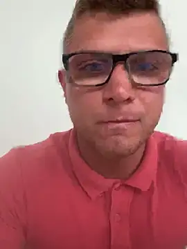 Snapshot of PolishBoy1995 chatting on 06/18/26, 03:17 PolishBoy1995 online show from 06/18/26, 03:17