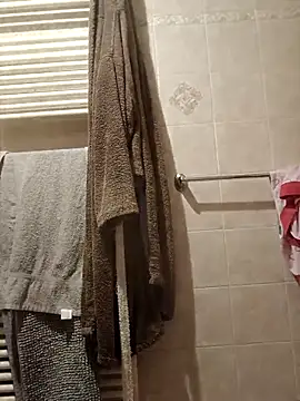 Snapshot of Pinos8700 chatting on 10/30/25, 10:17 Pinos8700 online show from 10/30/25, 10:17