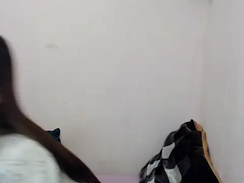 Snapshot of prettysam9 chatting on 12/19/25, 10:06 prettysam9 online show from 12/19/25, 10:06