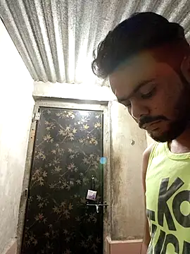 Snapshot of devil_boy_0909 chatting on 10/28/25, 04:28 devil boy 0909 online show from 10/28/25, 04:28