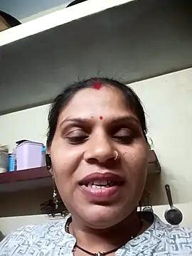 Snapshot of HayatKapoor chatting on 11/09/25, 04:44 HayatKapoor online show from 11/09/25, 04:44