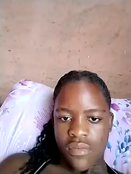 Snapshot of Blondecurv24 chatting on 10/28/25, 02:38 Blondecurv24 online show from 10/28/25, 02:38