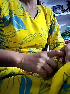 Hot-Rubyy online show from 04/17/26, 04:32