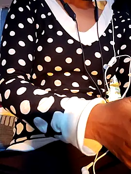 Hot-Rubyy online show from 12/02/25, 03:58