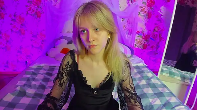 KissChristie   online show from 11/08/25, 08:12