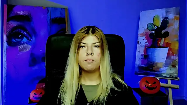 EvaDarc online show from 10/28/25, 07:51