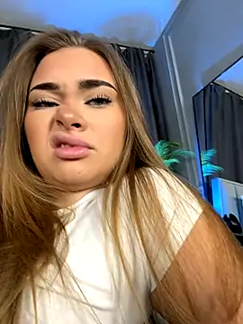 MilaRaven online show from 12/15/25, 07:03