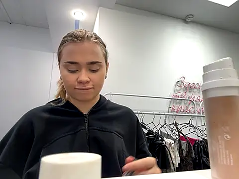 MilaRaven online show from 12/02/25, 06:48